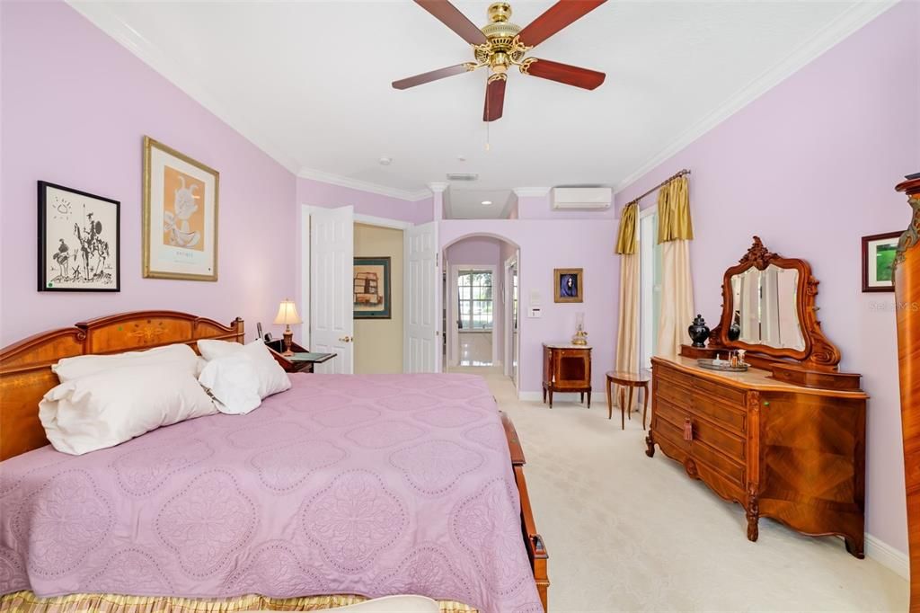 Activo con contrato: $885,000 (3 camas, 3 baños, 3025 Pies cuadrados)