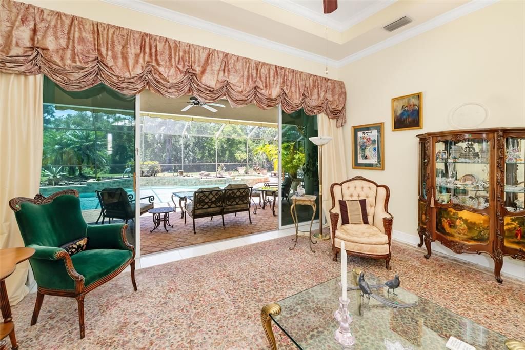 Activo con contrato: $885,000 (3 camas, 3 baños, 3025 Pies cuadrados)