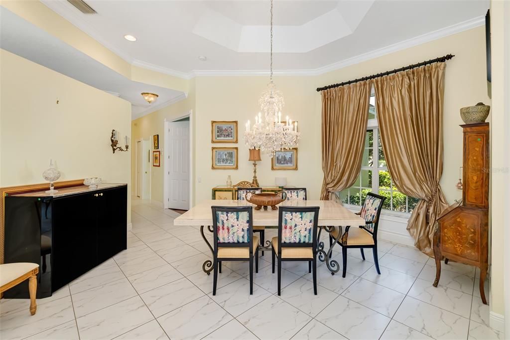 Activo con contrato: $885,000 (3 camas, 3 baños, 3025 Pies cuadrados)