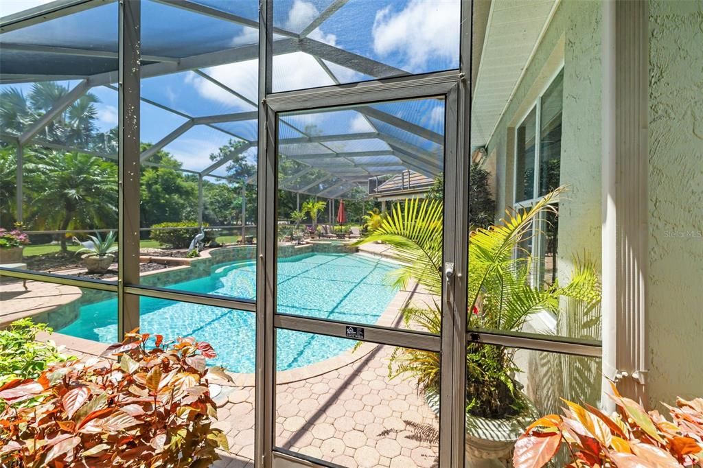 Activo con contrato: $885,000 (3 camas, 3 baños, 3025 Pies cuadrados)