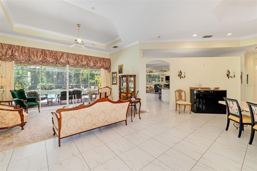 Activo con contrato: $885,000 (3 camas, 3 baños, 3025 Pies cuadrados)