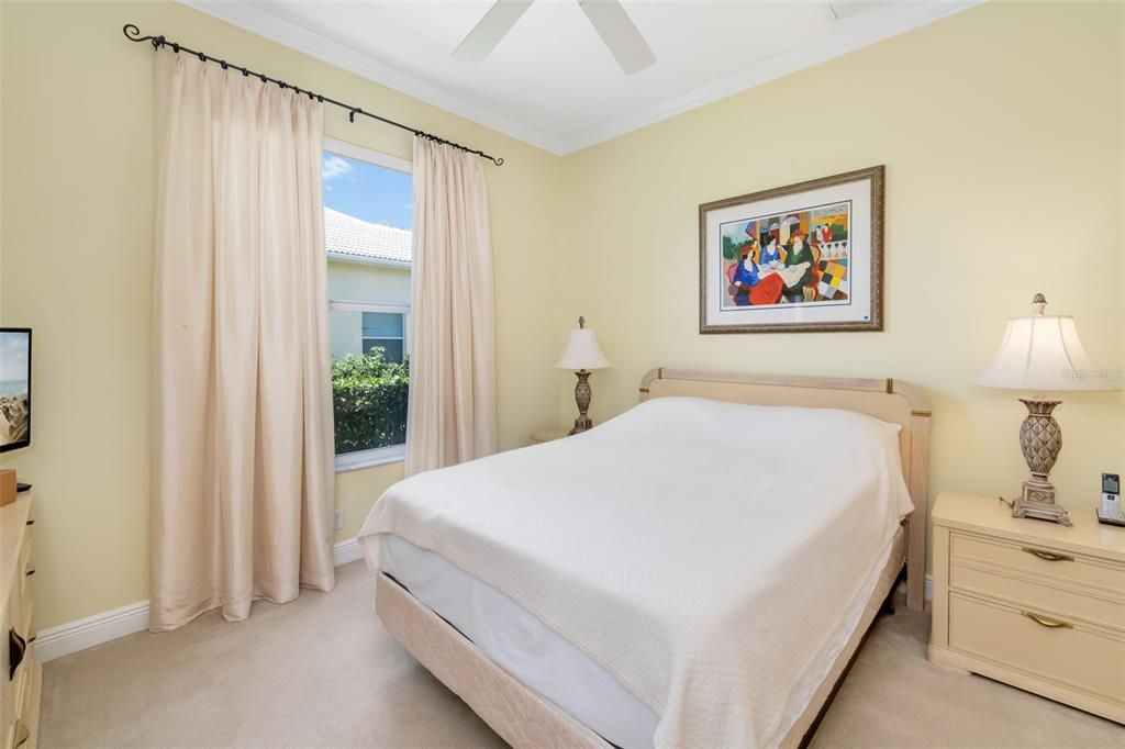 Activo con contrato: $885,000 (3 camas, 3 baños, 3025 Pies cuadrados)