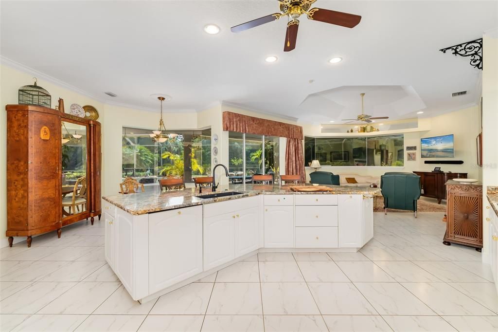 Activo con contrato: $885,000 (3 camas, 3 baños, 3025 Pies cuadrados)