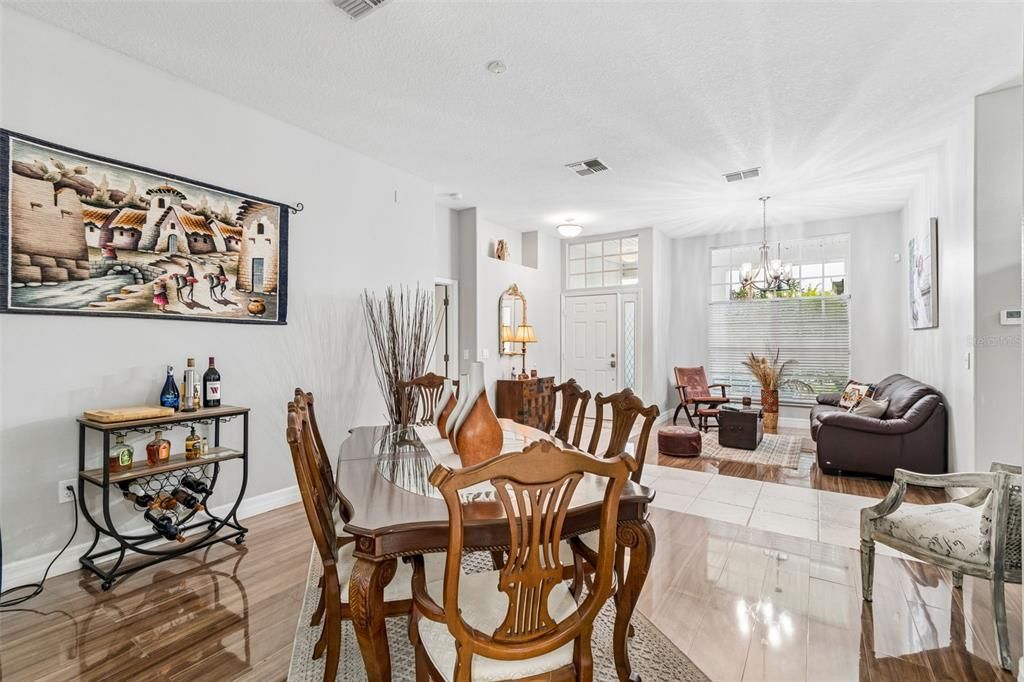 En Venta: $599,999 (4 camas, 3 baños, 2290 Pies cuadrados)