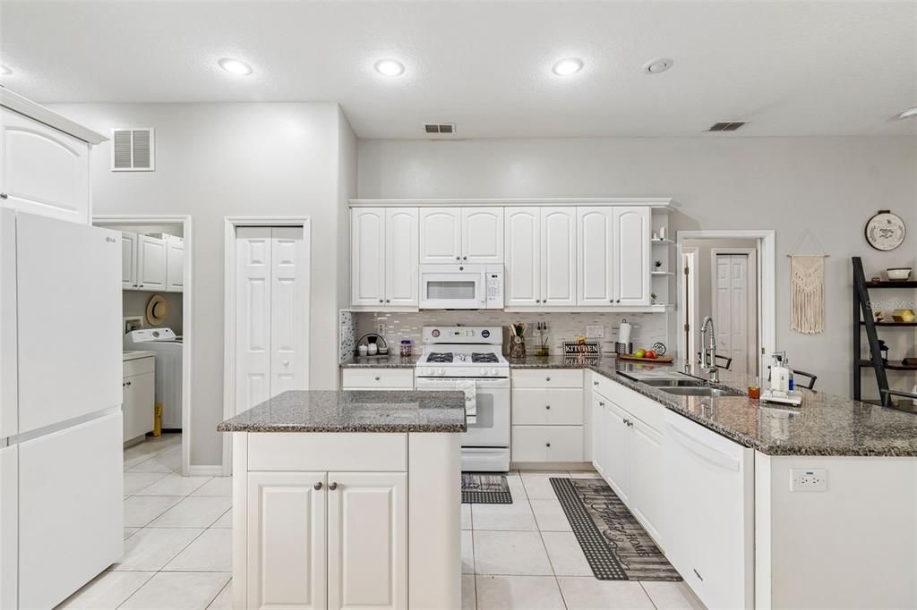 En Venta: $599,999 (4 camas, 3 baños, 2290 Pies cuadrados)