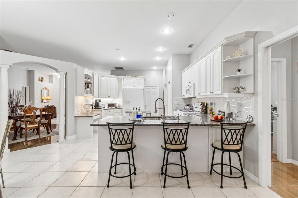 En Venta: $599,999 (4 camas, 3 baños, 2290 Pies cuadrados)