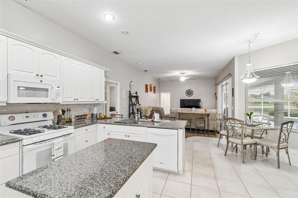 En Venta: $599,999 (4 camas, 3 baños, 2290 Pies cuadrados)