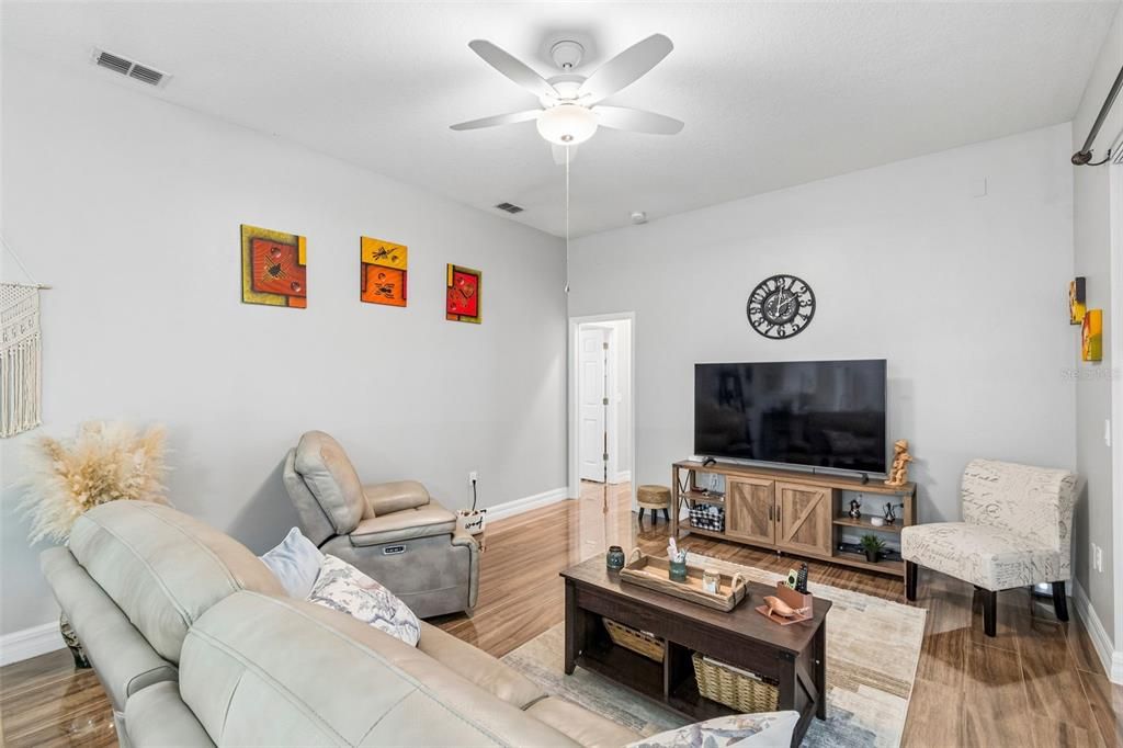 En Venta: $599,999 (4 camas, 3 baños, 2290 Pies cuadrados)