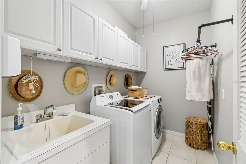 En Venta: $599,999 (4 camas, 3 baños, 2290 Pies cuadrados)