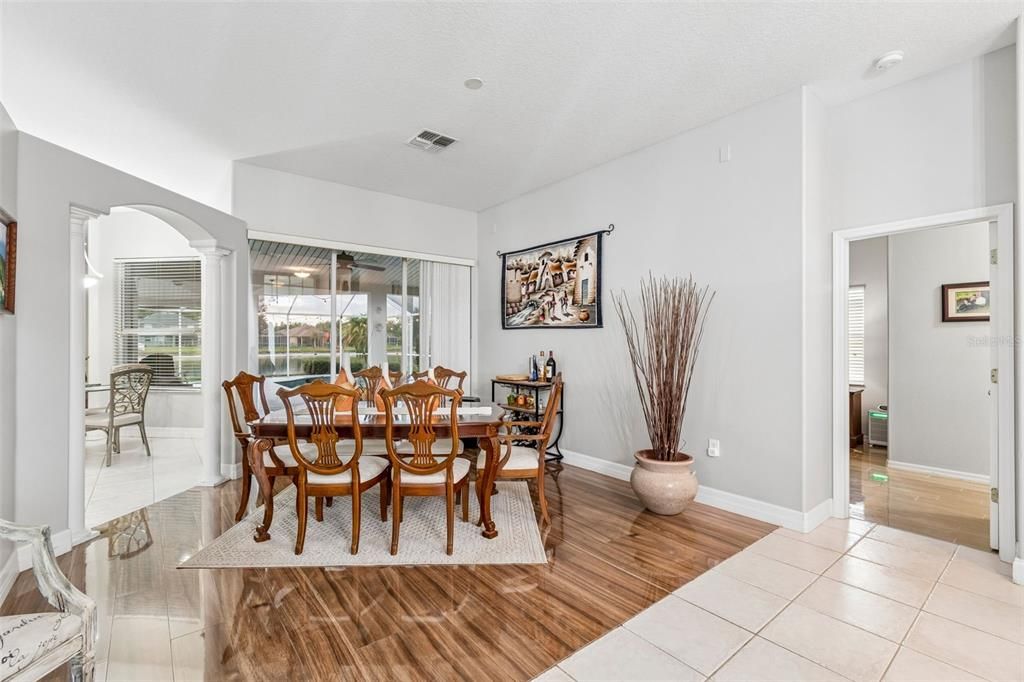 En Venta: $599,999 (4 camas, 3 baños, 2290 Pies cuadrados)