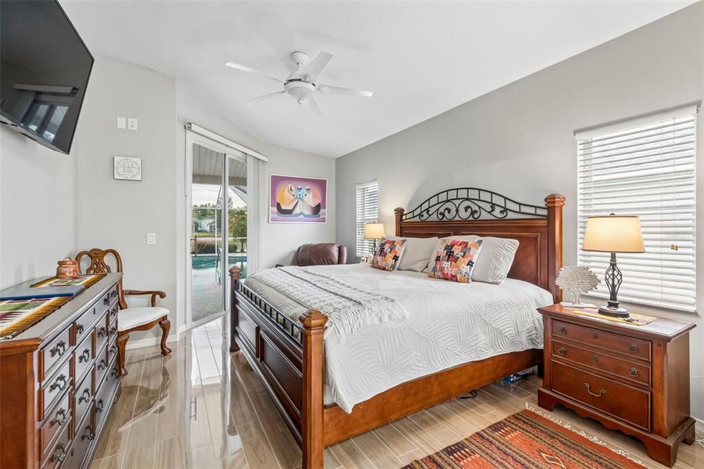 En Venta: $599,999 (4 camas, 3 baños, 2290 Pies cuadrados)