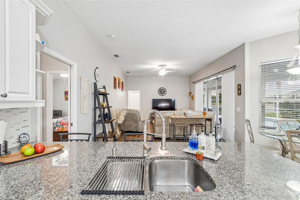 En Venta: $599,999 (4 camas, 3 baños, 2290 Pies cuadrados)