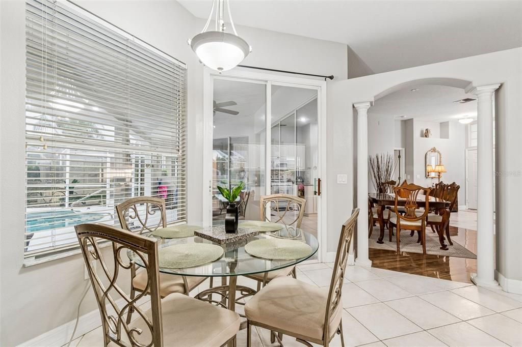 En Venta: $599,999 (4 camas, 3 baños, 2290 Pies cuadrados)