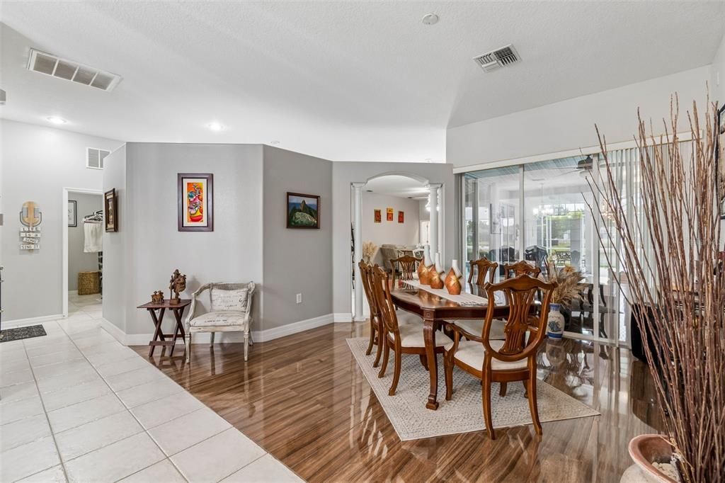 En Venta: $599,999 (4 camas, 3 baños, 2290 Pies cuadrados)