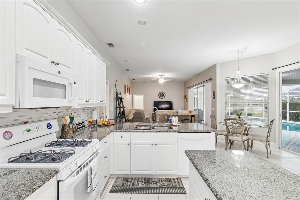 En Venta: $599,999 (4 camas, 3 baños, 2290 Pies cuadrados)