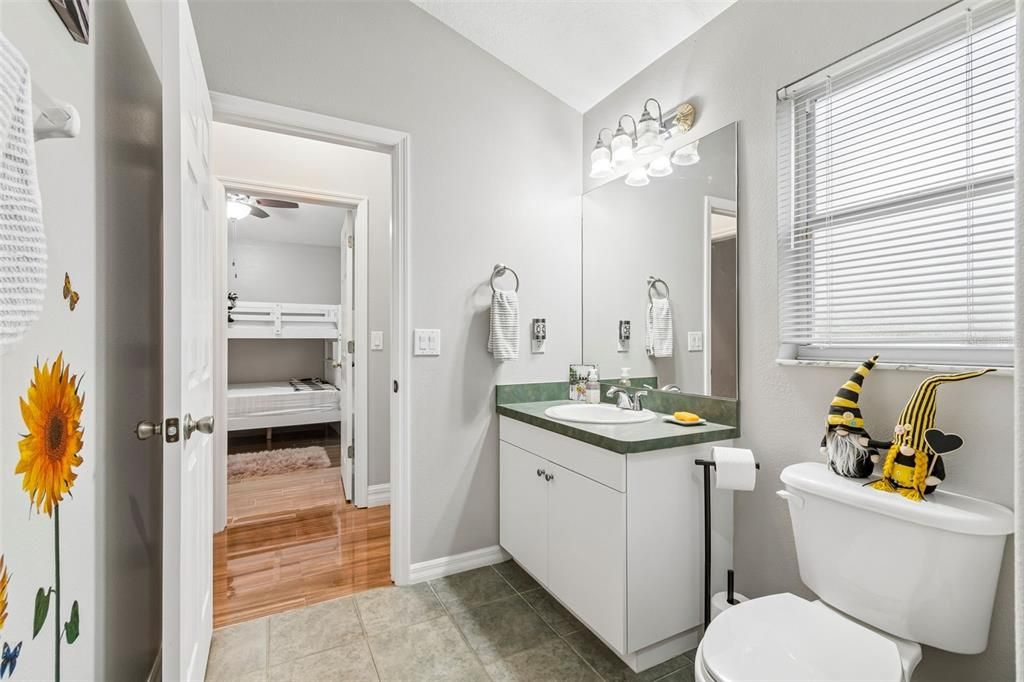 En Venta: $599,999 (4 camas, 3 baños, 2290 Pies cuadrados)