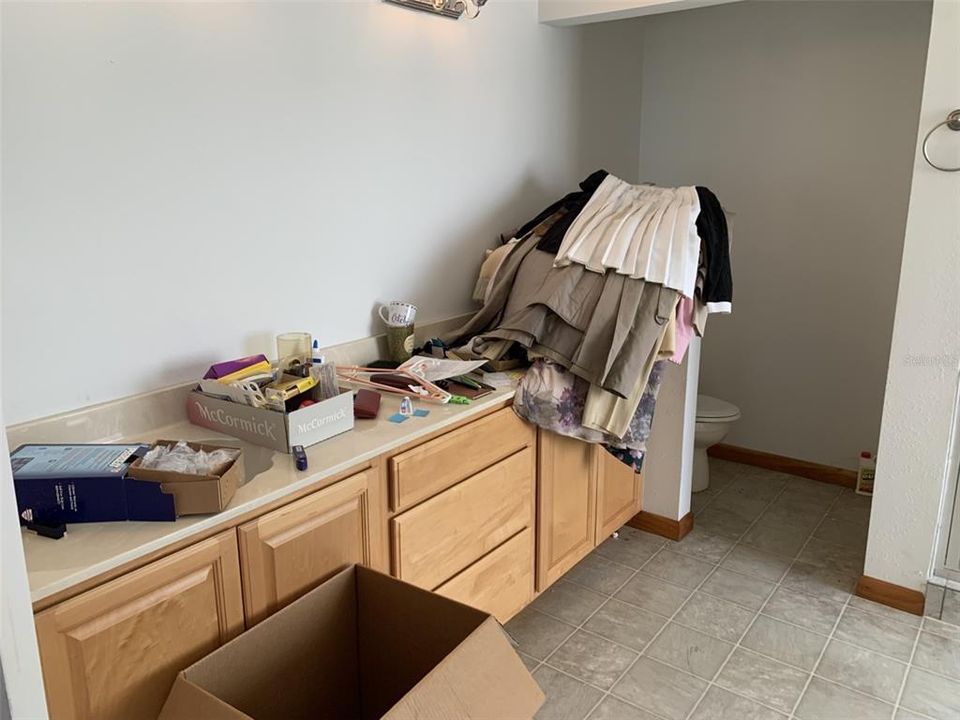 Activo con contrato: $410,000 (3 camas, 2 baños, 2190 Pies cuadrados)