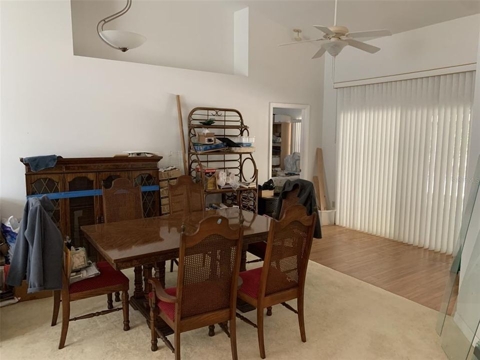 Activo con contrato: $410,000 (3 camas, 2 baños, 2190 Pies cuadrados)