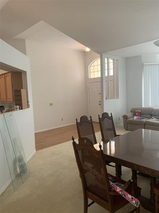 Activo con contrato: $410,000 (3 camas, 2 baños, 2190 Pies cuadrados)