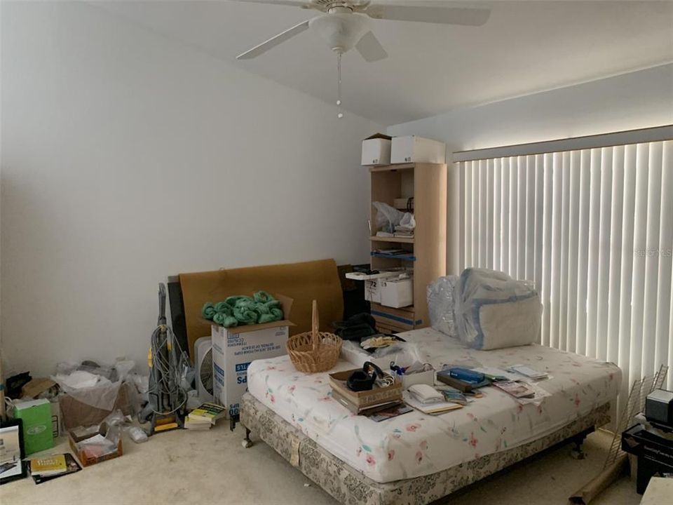 Activo con contrato: $410,000 (3 camas, 2 baños, 2190 Pies cuadrados)