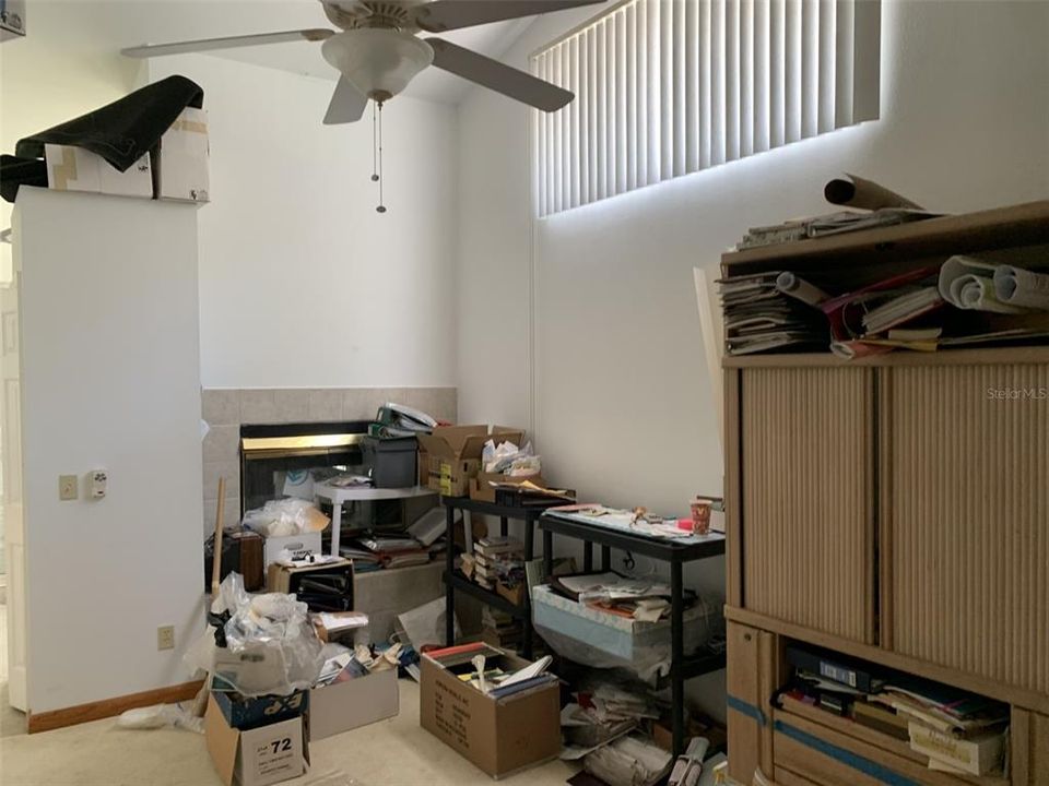 Activo con contrato: $410,000 (3 camas, 2 baños, 2190 Pies cuadrados)