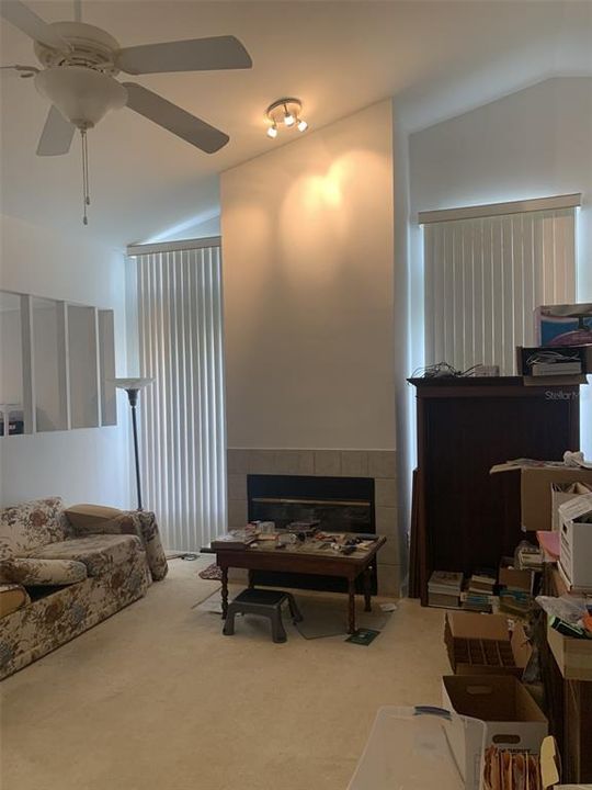 Activo con contrato: $410,000 (3 camas, 2 baños, 2190 Pies cuadrados)