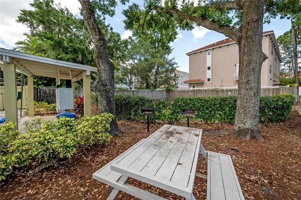 For Sale: $199,000 (1 beds, 1 baths, 702 Square Feet)