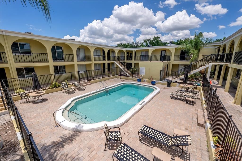 For Sale: $199,000 (1 beds, 1 baths, 702 Square Feet)