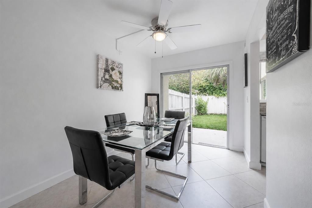 For Sale: $199,000 (1 beds, 1 baths, 702 Square Feet)