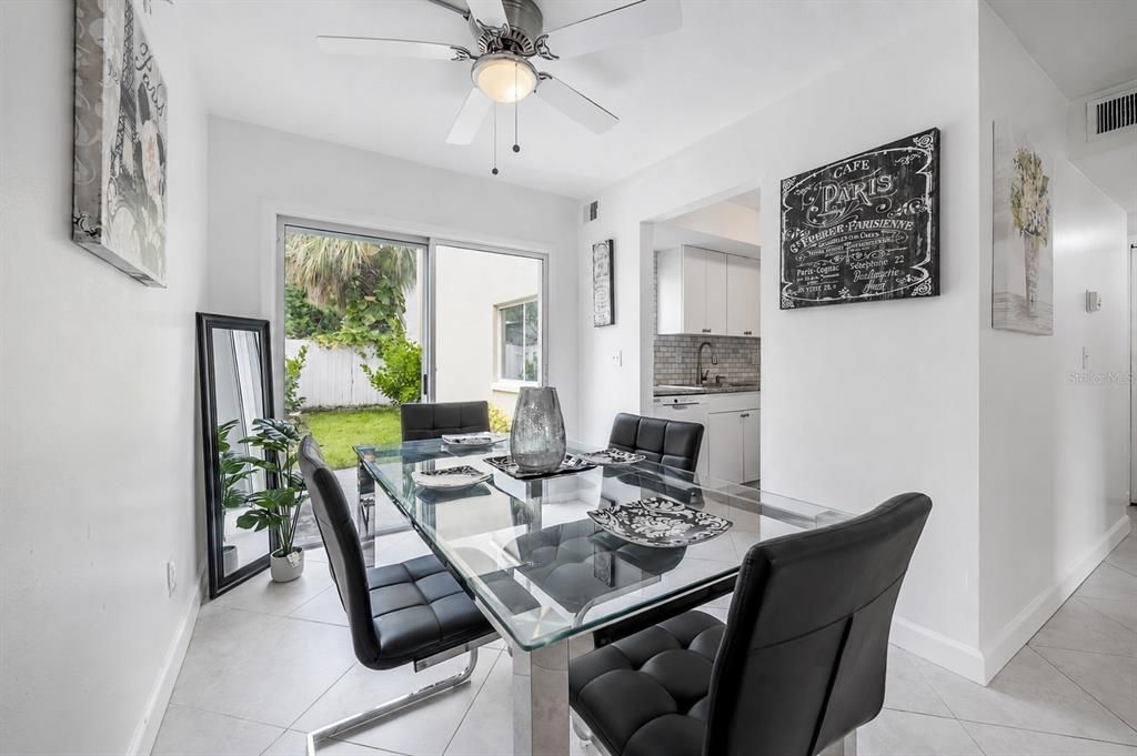 For Sale: $199,000 (1 beds, 1 baths, 702 Square Feet)