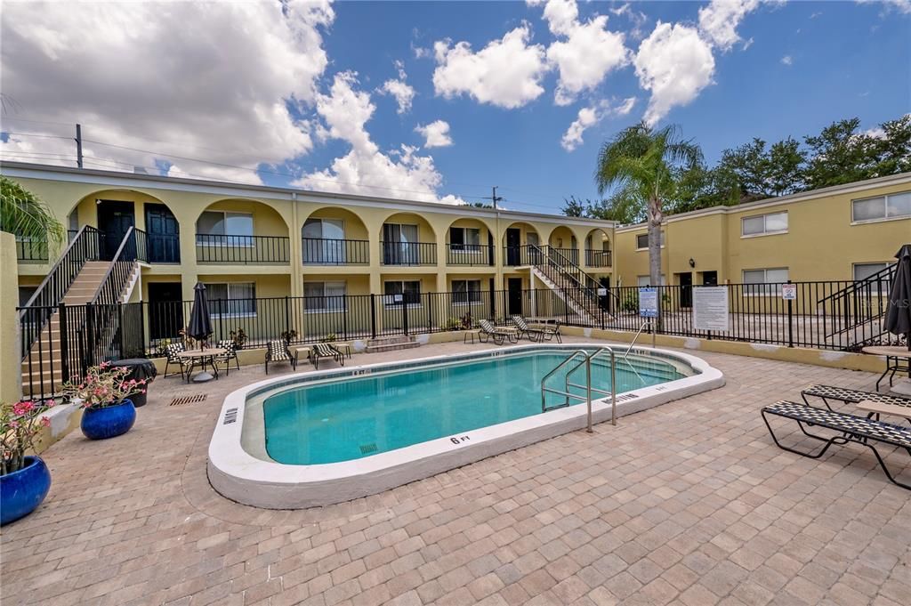 For Sale: $199,000 (1 beds, 1 baths, 702 Square Feet)