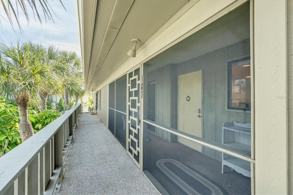For Sale: $550,000 (2 beds, 2 baths, 1377 Square Feet)