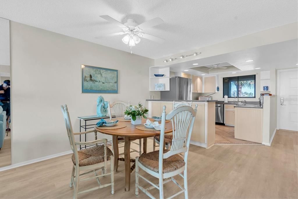 For Sale: $550,000 (2 beds, 2 baths, 1377 Square Feet)
