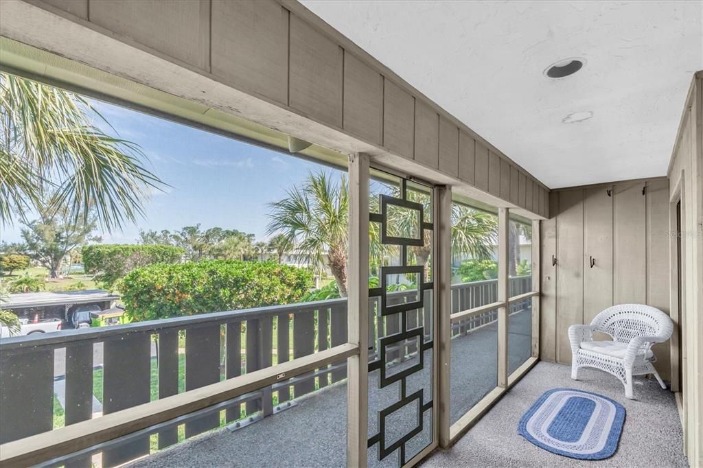 For Sale: $550,000 (2 beds, 2 baths, 1377 Square Feet)