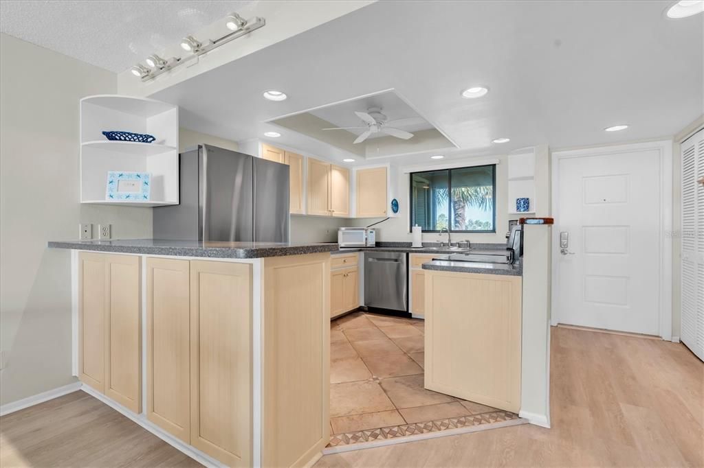 For Sale: $550,000 (2 beds, 2 baths, 1377 Square Feet)