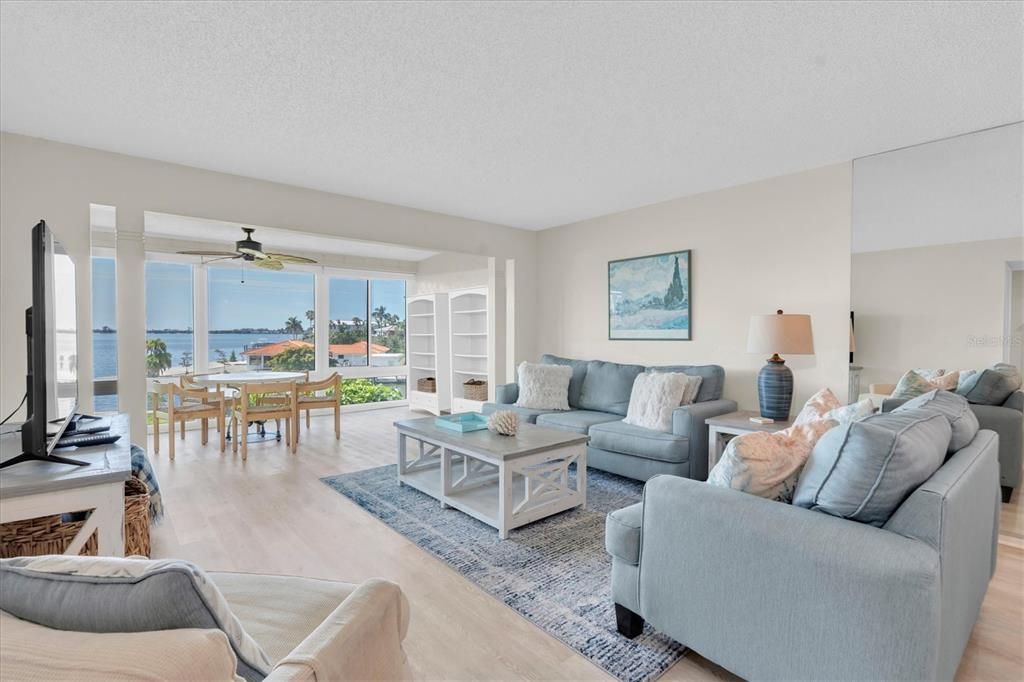 For Sale: $550,000 (2 beds, 2 baths, 1377 Square Feet)