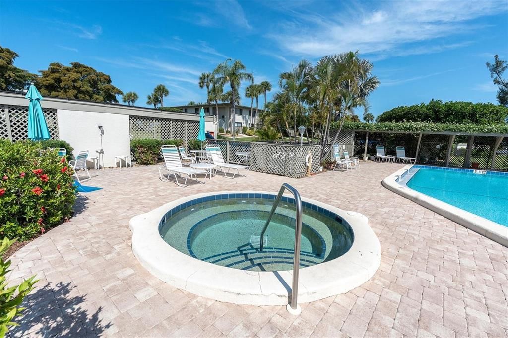 For Sale: $550,000 (2 beds, 2 baths, 1377 Square Feet)