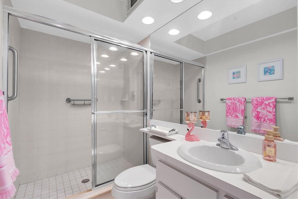 For Sale: $550,000 (2 beds, 2 baths, 1377 Square Feet)