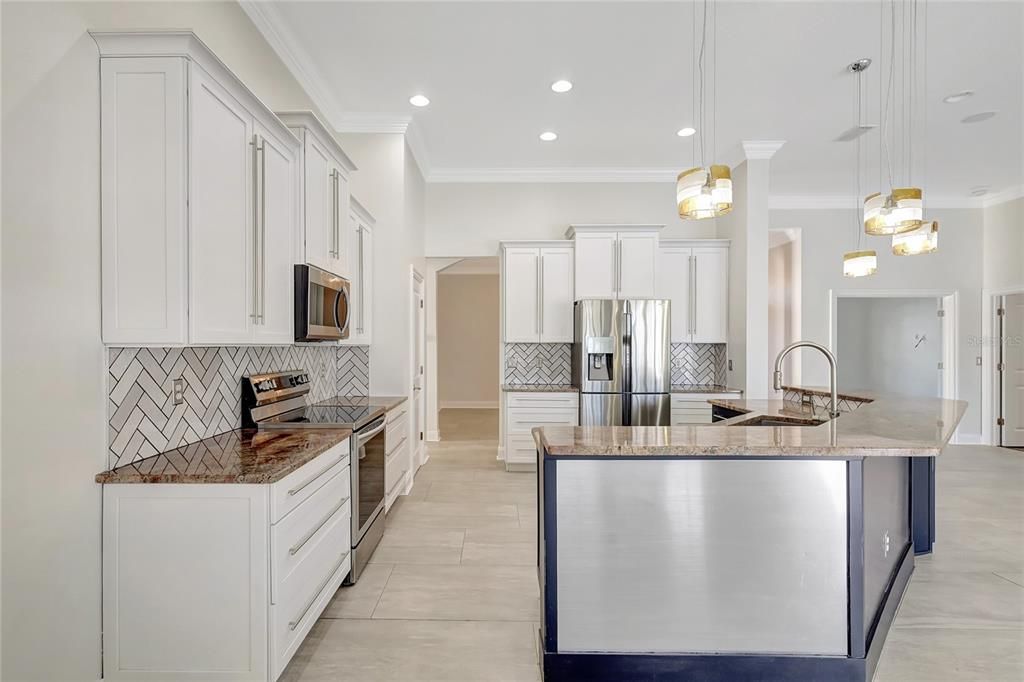 Active With Contract: $550,000 (4 beds, 3 baths, 2547 Square Feet)