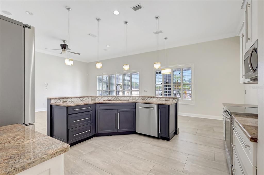 Active With Contract: $550,000 (4 beds, 3 baths, 2547 Square Feet)