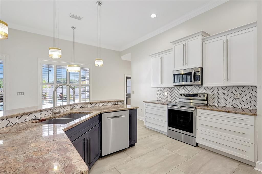 Active With Contract: $550,000 (4 beds, 3 baths, 2547 Square Feet)