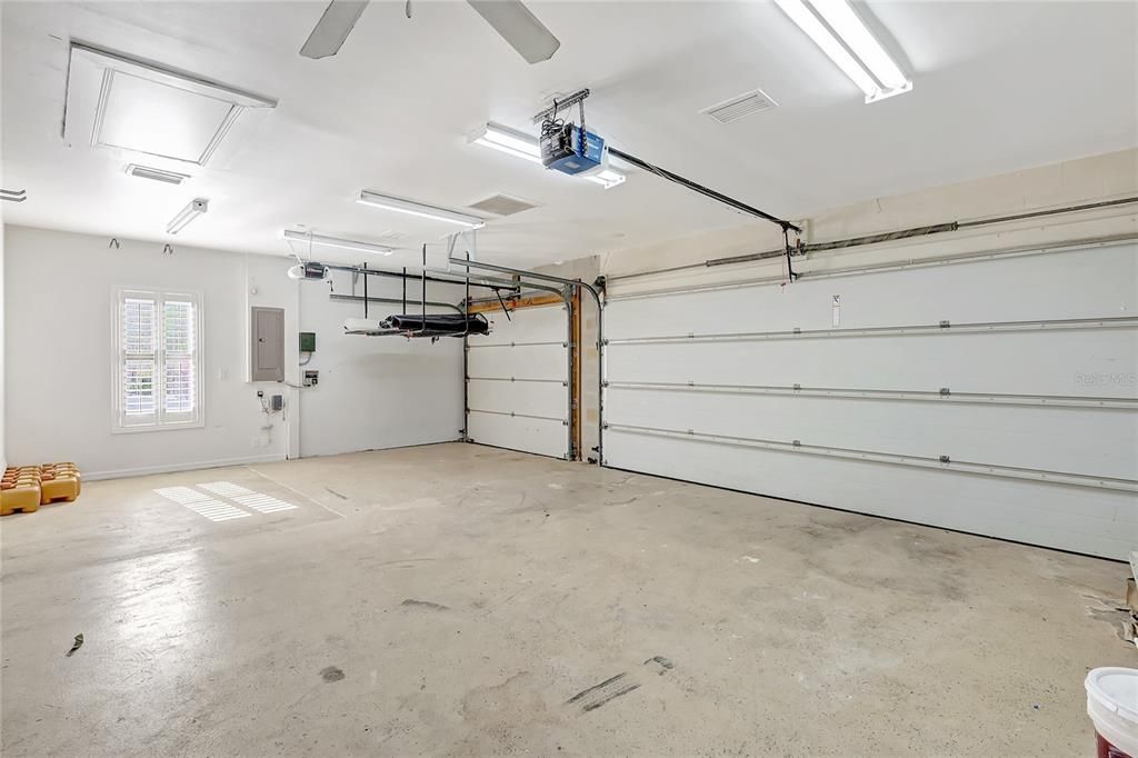 Active With Contract: $550,000 (4 beds, 3 baths, 2547 Square Feet)