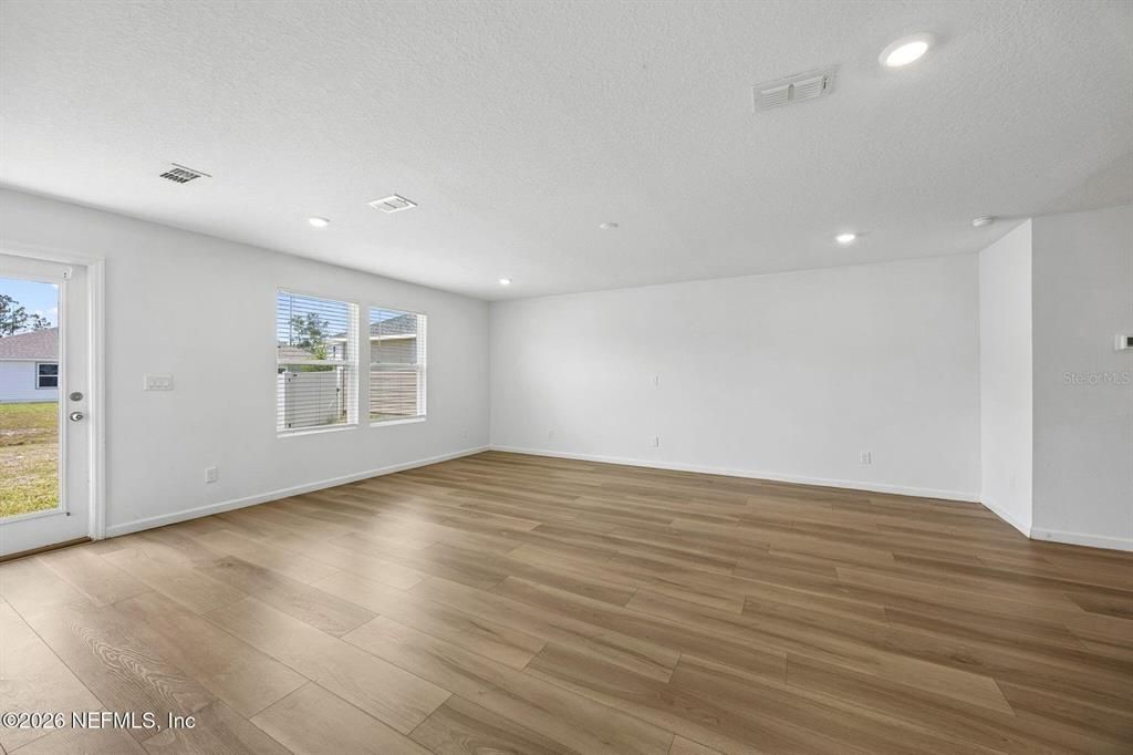 For Sale: $299,000 (4 beds, 3 baths, 1958 Square Feet)