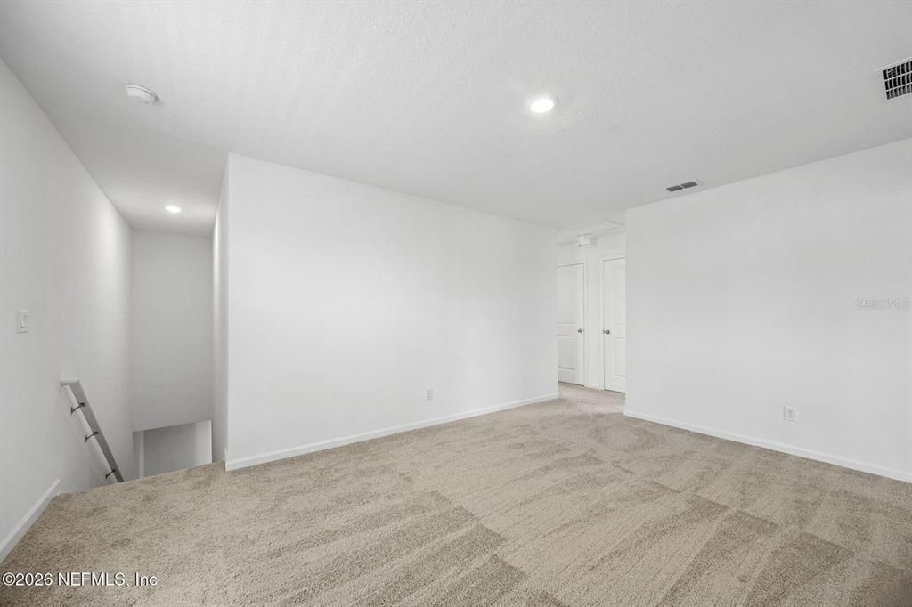 For Sale: $299,000 (4 beds, 3 baths, 1958 Square Feet)