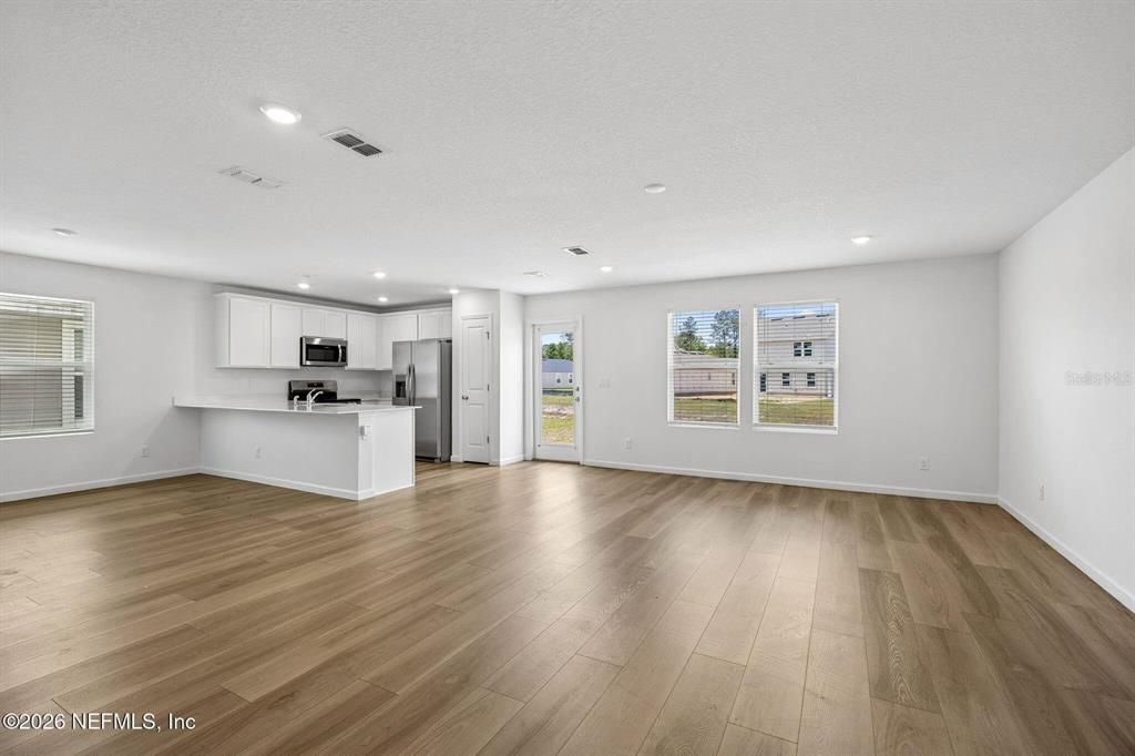 For Sale: $299,000 (4 beds, 3 baths, 1958 Square Feet)
