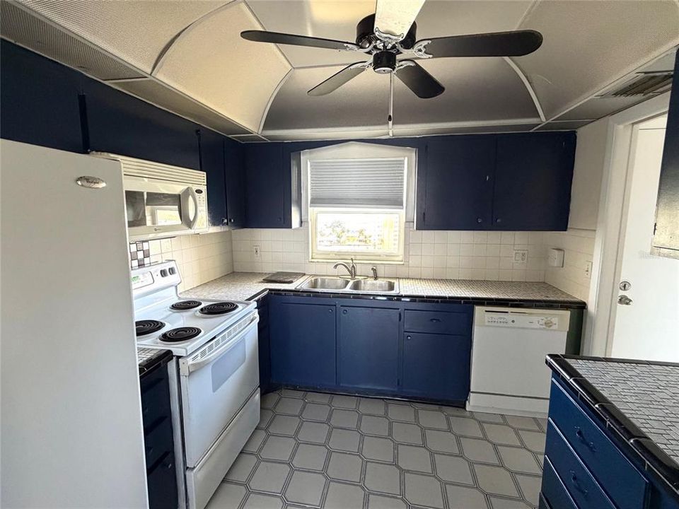 В аренду: $1,800 (2 спален, 2 ванн, 1050 Квадратных фут)