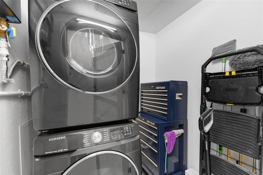 Activo con contrato: $330,000 (1 camas, 1 baños, 789 Pies cuadrados)