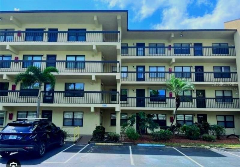 For Sale: $129,900 (2 beds, 2 baths, 1050 Square Feet)