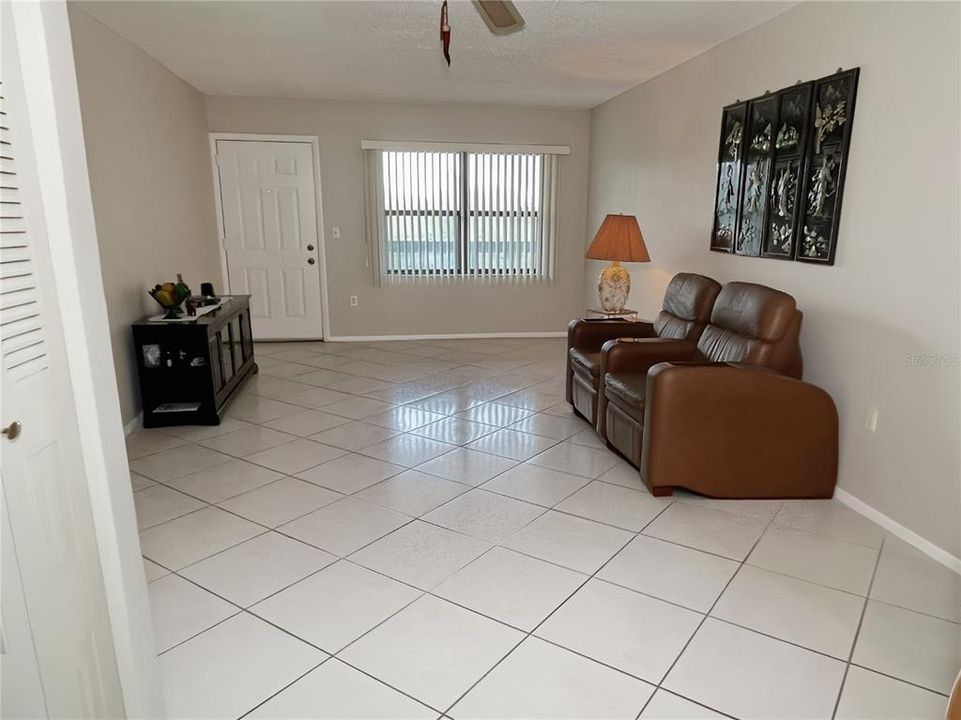For Sale: $129,900 (2 beds, 2 baths, 1050 Square Feet)