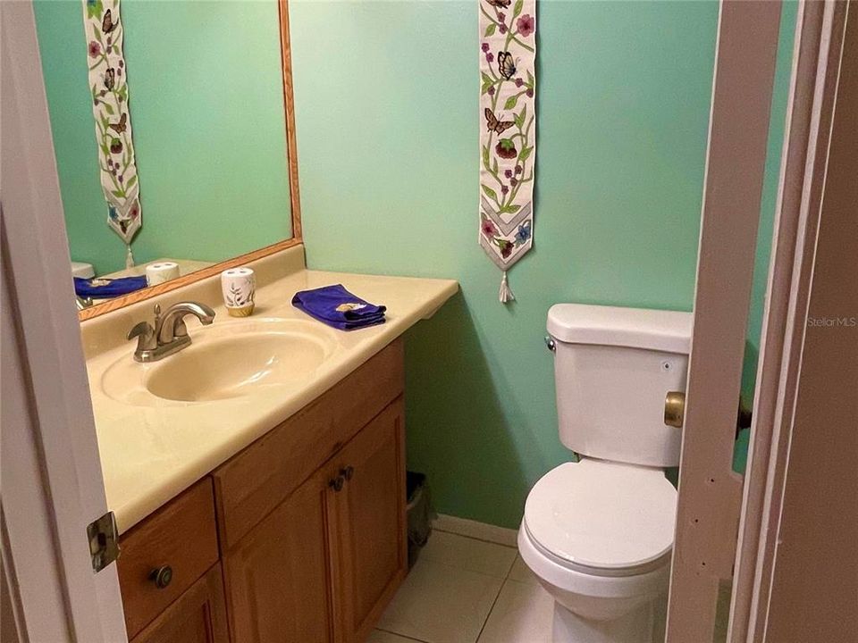 For Sale: $129,900 (2 beds, 2 baths, 1050 Square Feet)